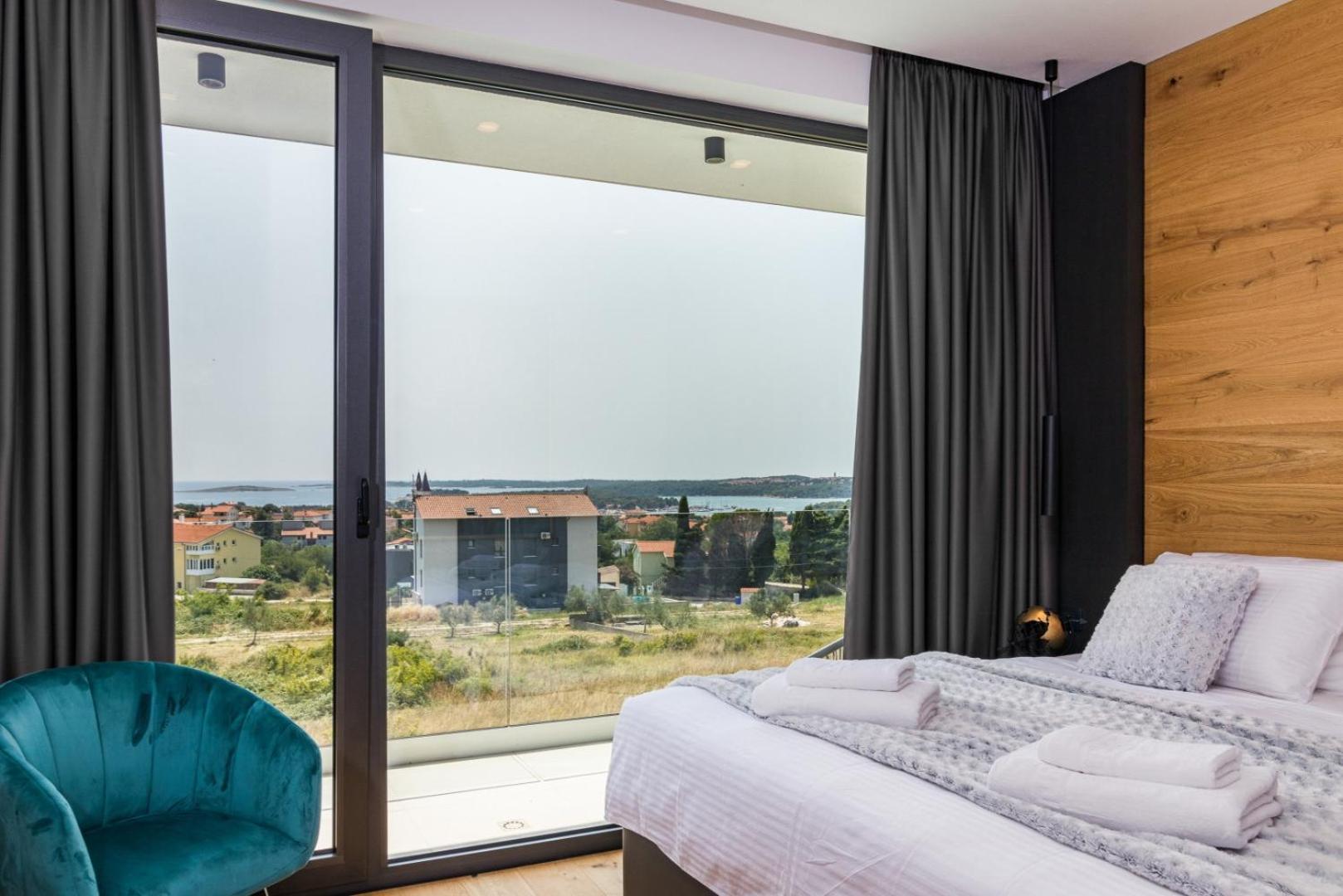 Luxury Taboo Villa & Spa In Medulin For 8 People With Heated Pool- Wellness & Sea View 外观 照片